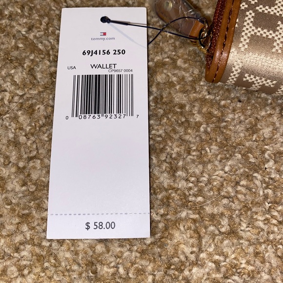 NWT tommy hilfiger wallet - Picture 3 of 4